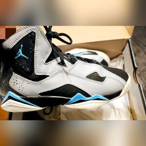 Jordan True Flight GS 4.5Y BLK/DK PWDR BL-WLF GRY WHITE NDIR